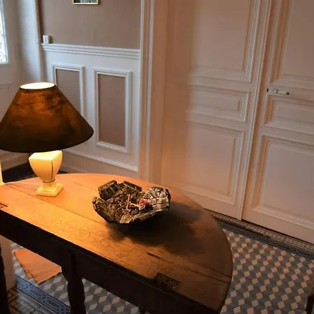 Rez-de-chaussee Arthur Rimbaud Apartment